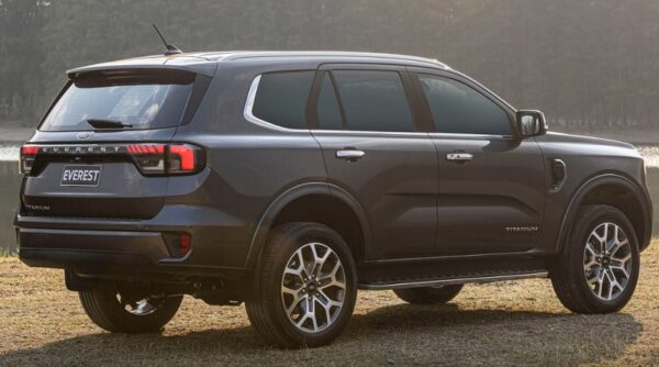 ford-everest-titanium-2025-gia-lan-banh-khuyen-mai-Danh-gia-xe-thong-so-ky-thuat-2